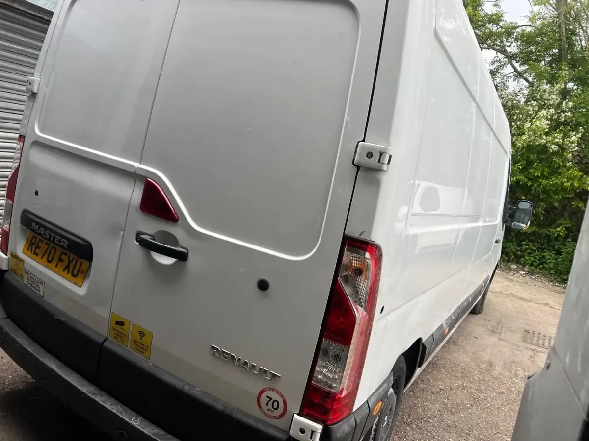 Usado Renault Master Business 150 HP (110 kW) 2021 Branco Monovolume