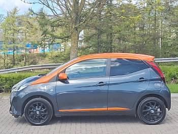 Usado Toyota Aygo Edition 72 HP (52 kW) 2020 Cinzento Citadino