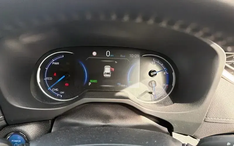 Used Toyota RAV4 Hybrid 218 HP (160 kW) 2021 Silver SUV
