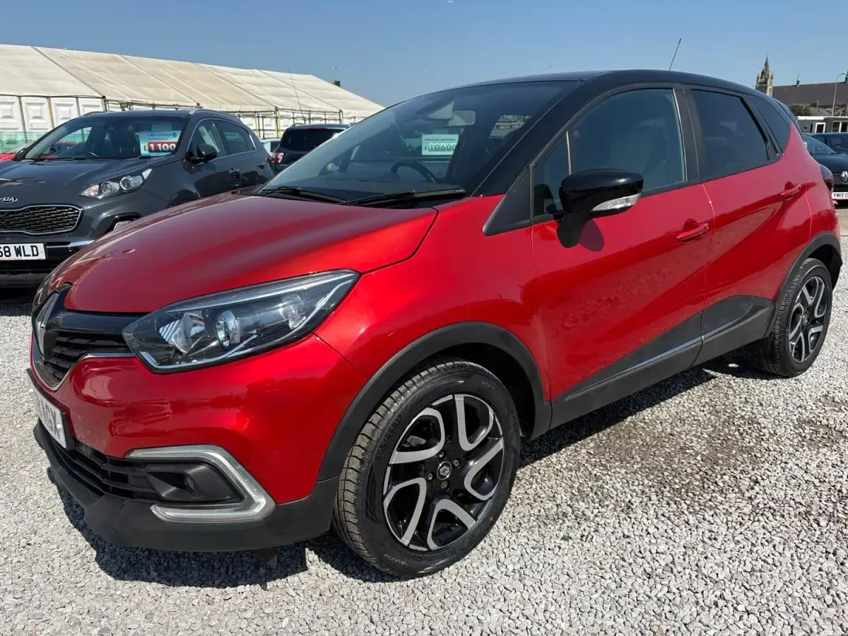 Used Renault Captur Iconic 90 HP (66 kW) 2019 Red/black SUV