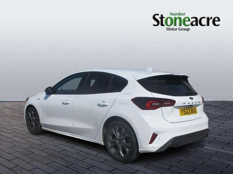 Used Ford Focus ST-Line 123 HP (90 kW) 2023 White Hatchback