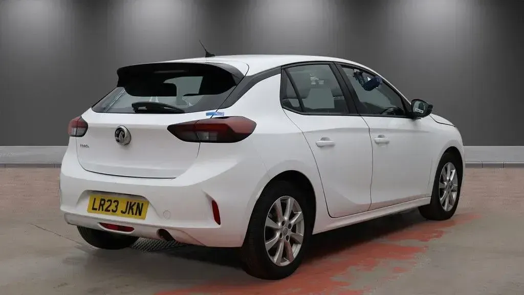 Used Vauxhall Corsa Design Edition 100 HP (73 kW) 2023 White Hatchback