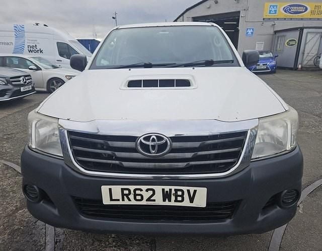 Used Toyota HiLux 144 HP (105 kW) 2012 White Pickup
