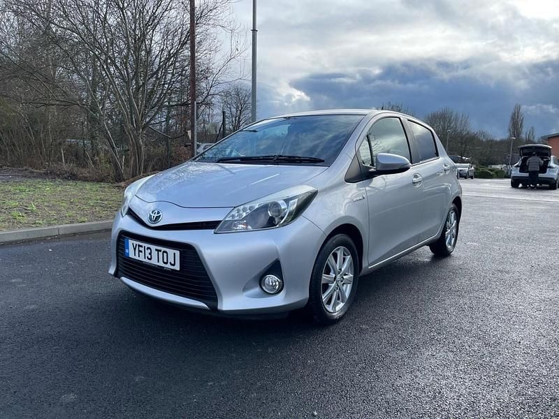 Used Toyota Yaris Hybrid T4 2013 Silver Hatchback
