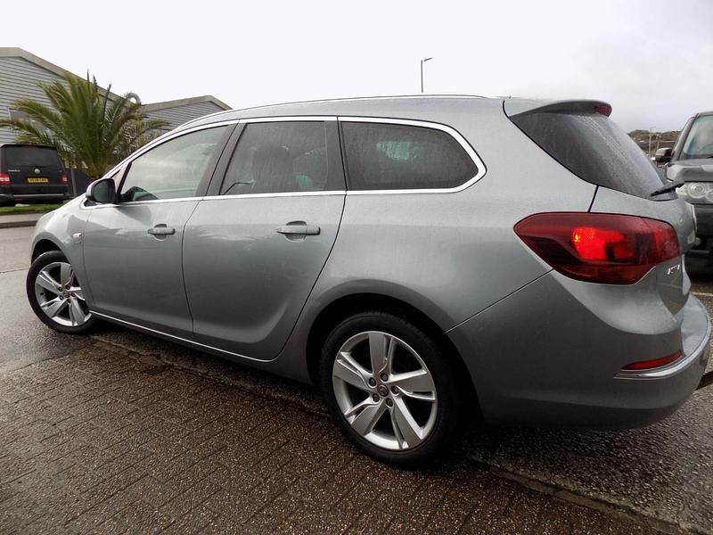 Used Vauxhall Astra SRi 2013 Silver Estate