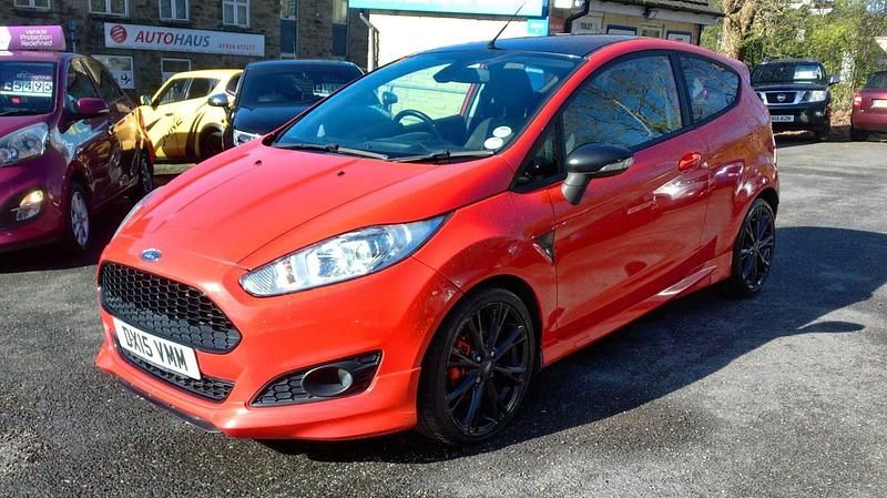 Used Ford Fiesta Zetec 140 HP (102 kW) 2015 Red Hatchback