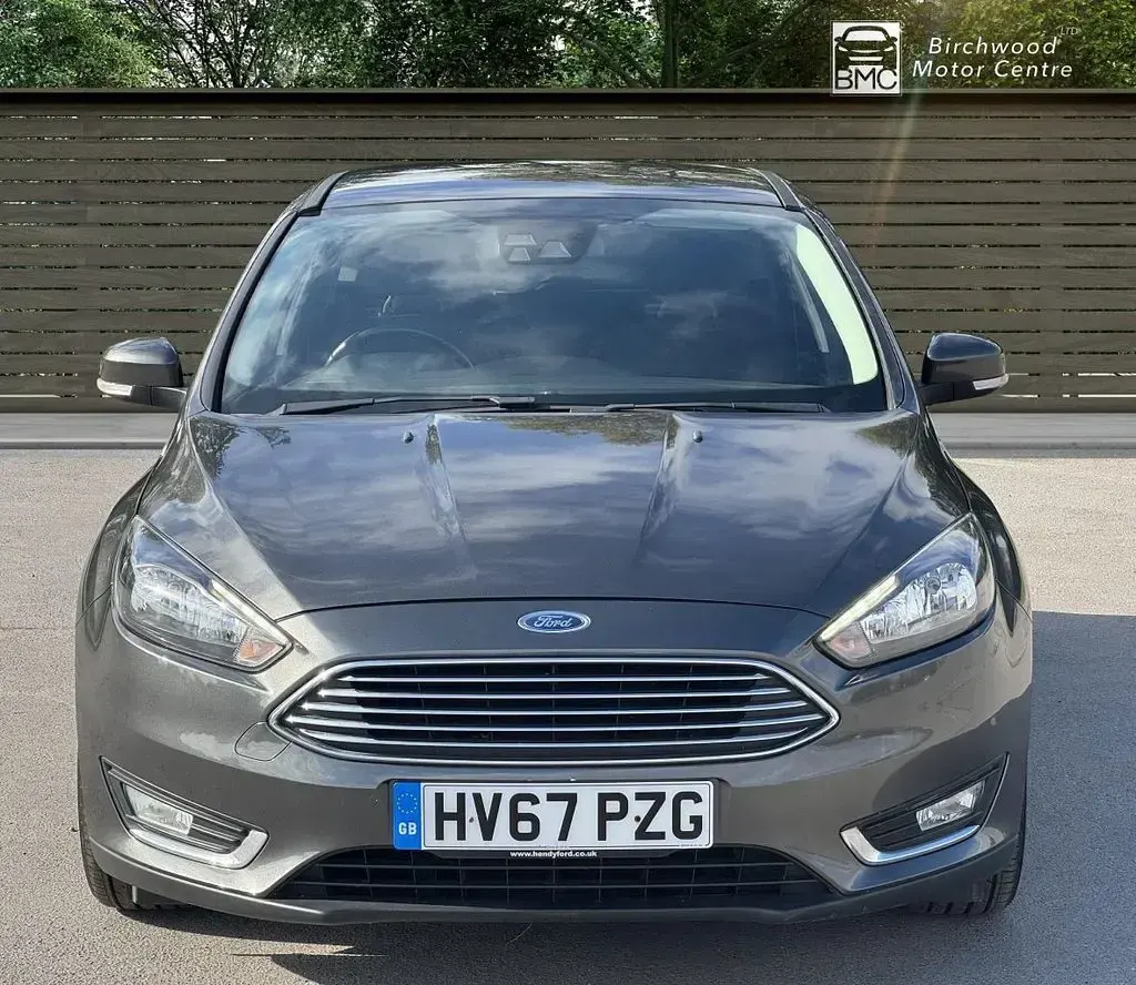 Used Ford Focus Titanium 125 HP (91 kW) 2017 Grey Hatchback