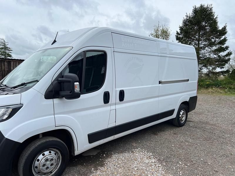 Second-hand Peugeot Boxer 140 CP (102 kW) 2021 Alb Van