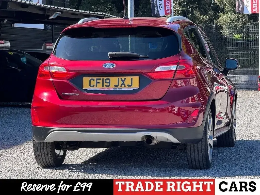 Second-hand Ford Fiesta Active 100 CP (73 kW) 2019 Roșu Hatchback