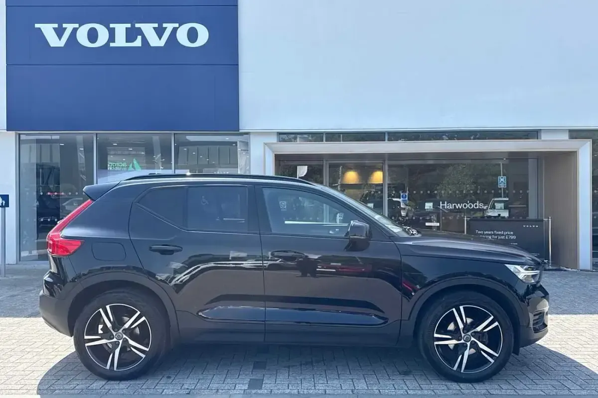 Used Volvo XC40 R-Design 163 HP (119 kW) 2021 SUV