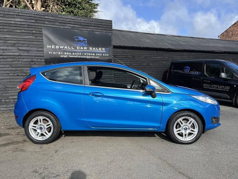 Used Ford Fiesta Zetec 82 HP (60 kW) 2014 Blue Hatchback