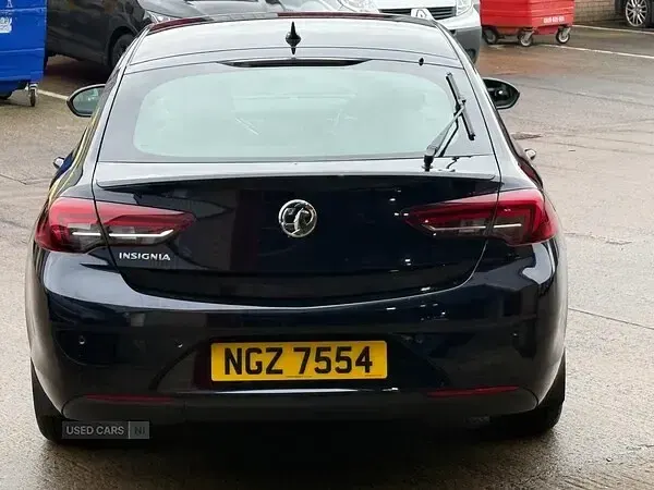 Used Vauxhall Insignia SRi 136 HP (100 kW) 2019 Blue Hatchback