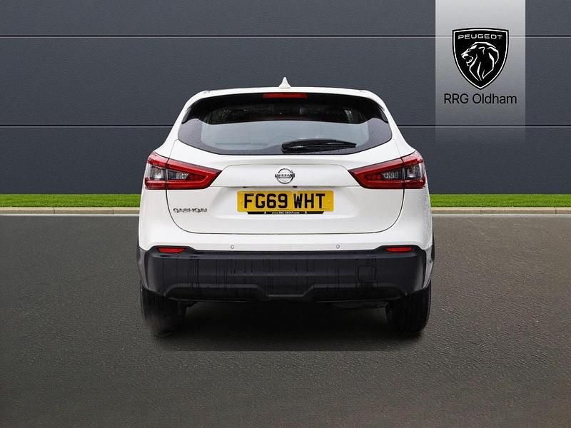 Used Nissan Qashqai Acenta Premium 113 HP (83 kW) 2019 White SUV