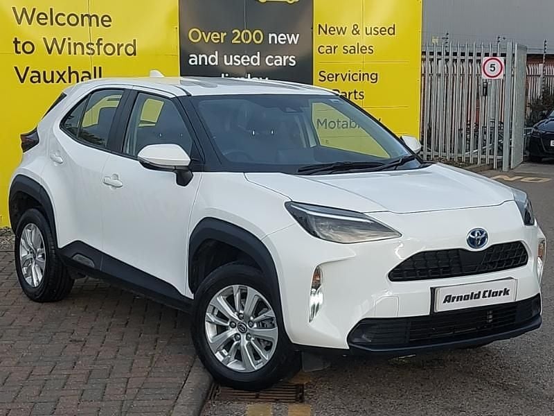 White Used 2023 Toyota Yaris Hybrid Estate | £19,298 (Good price) - Image 1/4