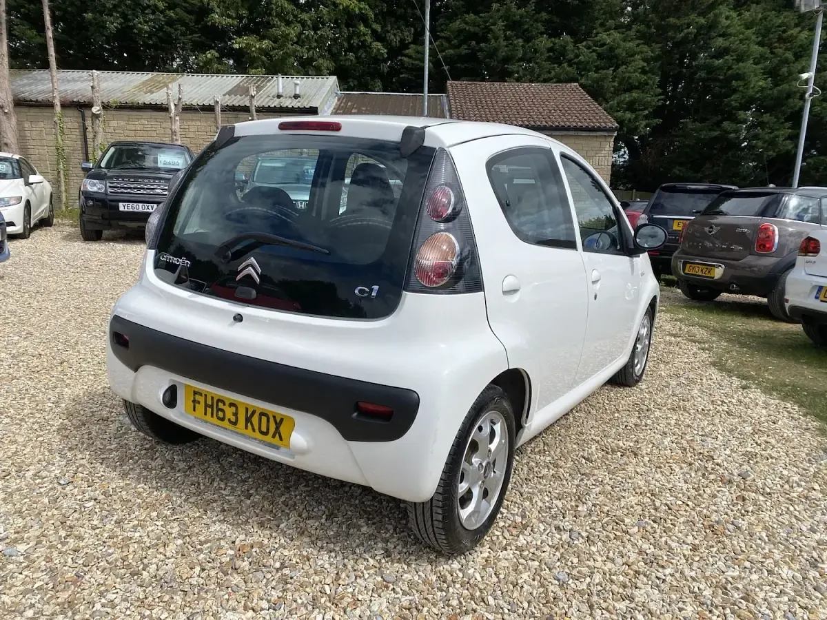 Used Citroën C1 68 HP (50 kW) 2014 White Hatchback