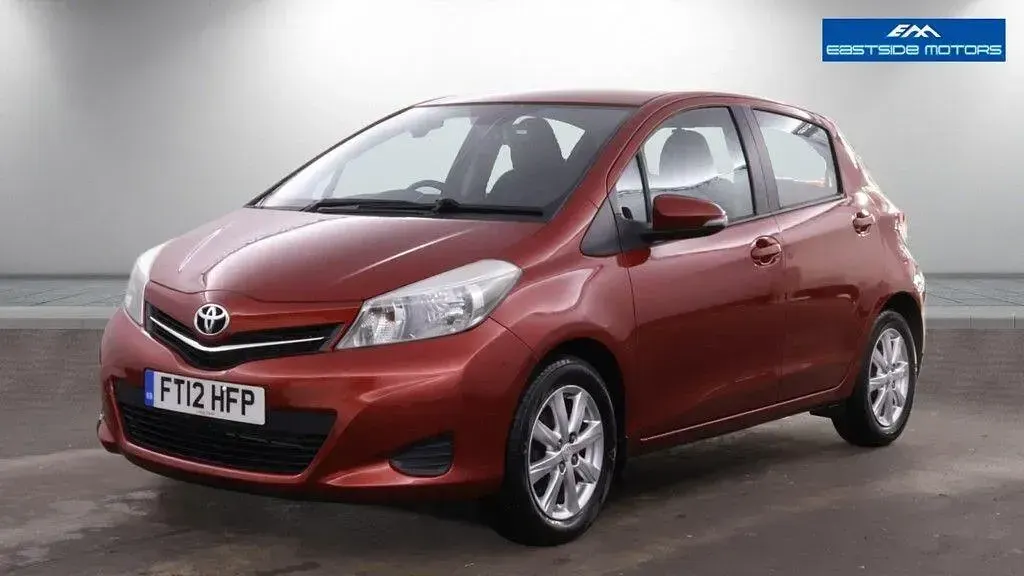 Used Toyota Yaris Multidrive S 99 HP (72 kW) 2012 Red Hatchback