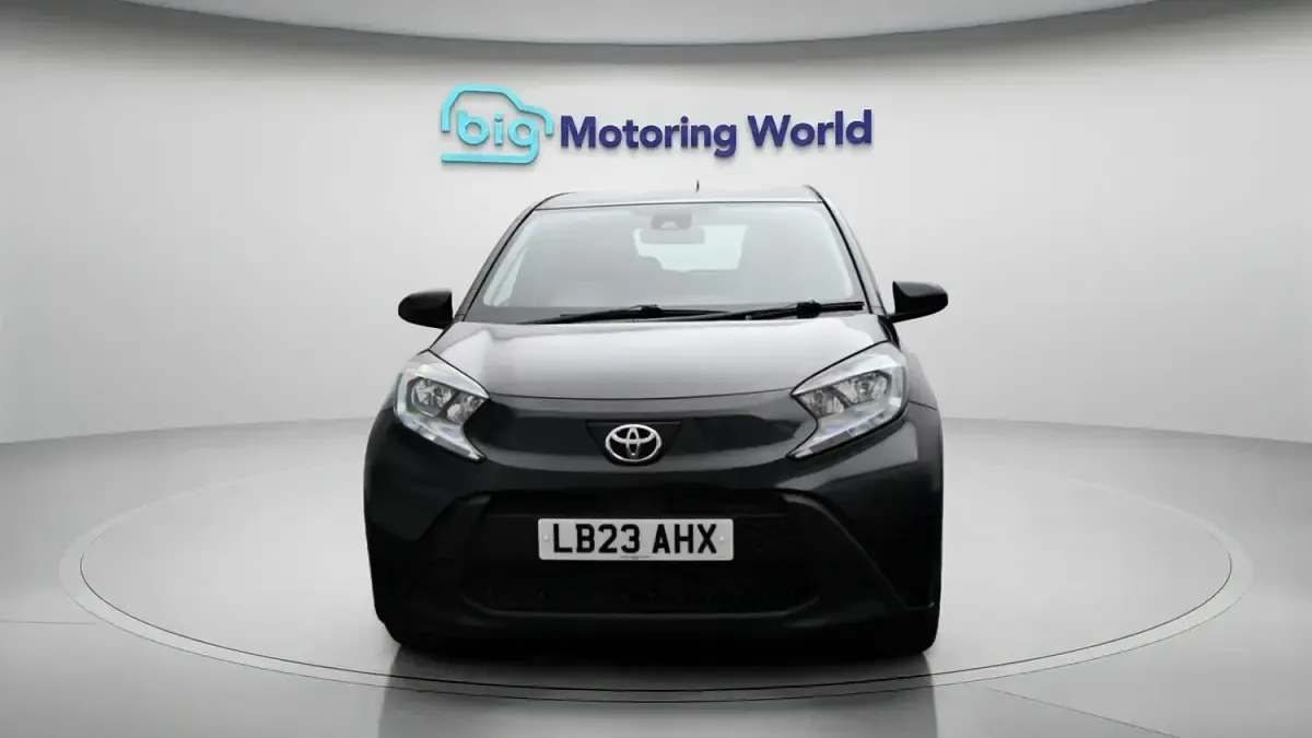 Used Toyota Aygo X PURE 72 HP (52 kW) 2023 Black SUV