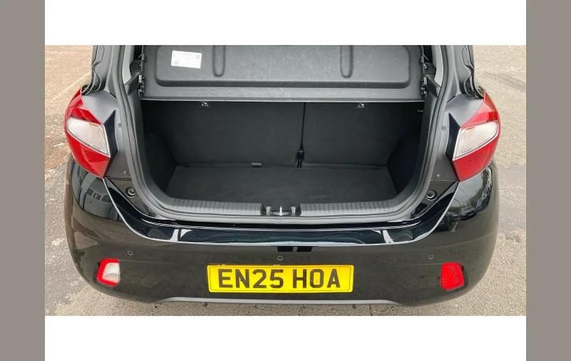 Used Hyundai i10 Advanced 63 HP (46 kW) 2025 Black Hatchback