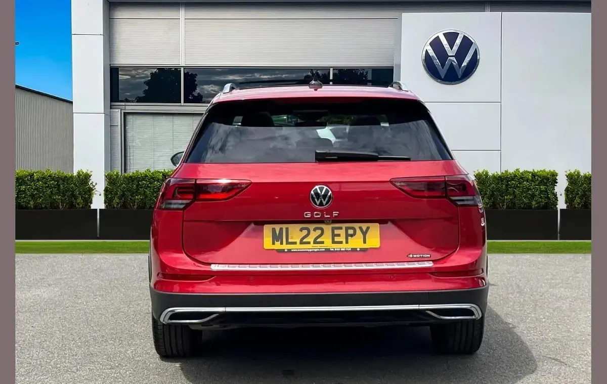 Used VW Golf Alltrack 200 HP (147 kW) 2022 Red Estate