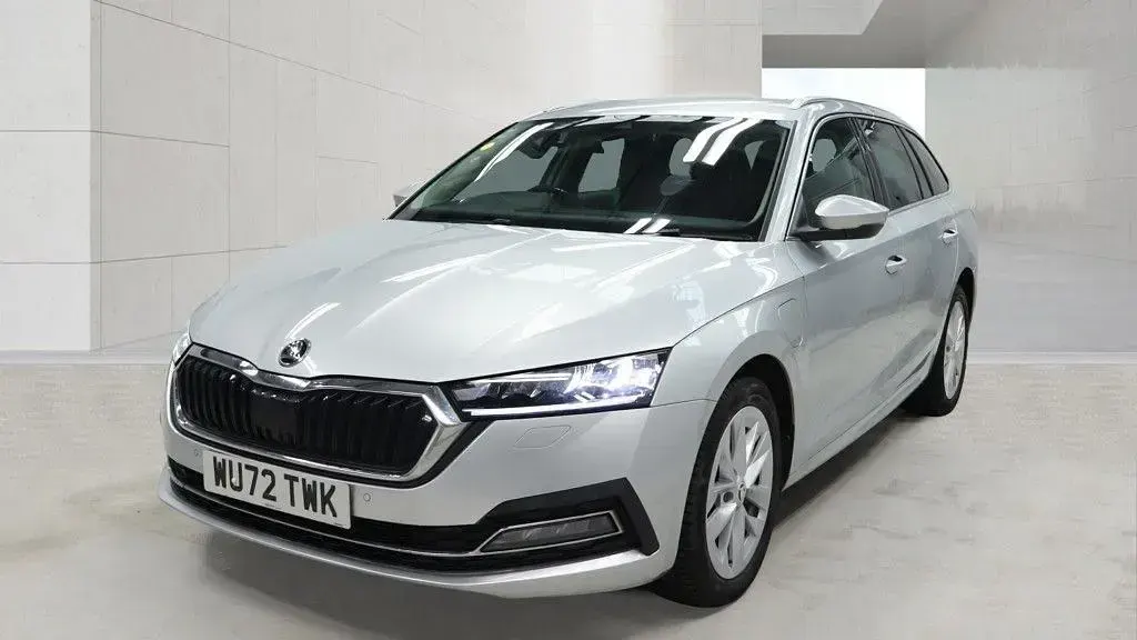 Gebraucht Skoda Octavia SE L 204 PS (150 kW) 2022 Silber Kombi