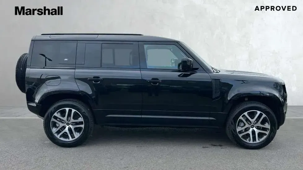 Used Land Rover Defender SE Dynamic 300 HP (220 kW) 2024 Black SUV