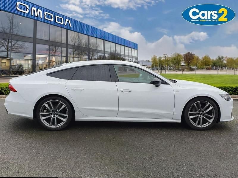 Used Audi A7 Black Edition 200 HP (147 kW) 2019 White Hatchback
