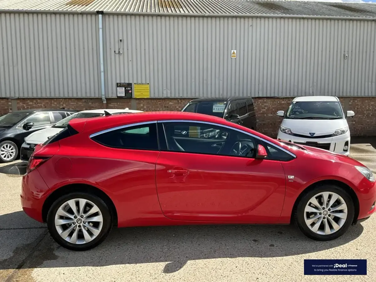 Used Vauxhall Astra GTC SRi 140 HP (102 kW) 2014 Red Hatchback