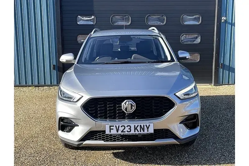 Używany MG ZS Excite 106 KM (77 kW) 2023 Srebrny SUV