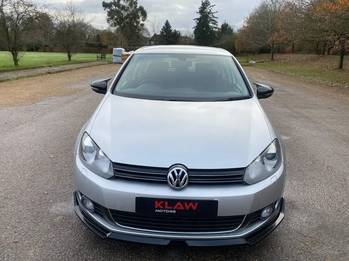 Usado VW Golf VII Match 122 HP (89 kW) 2012 Prateado Citadino