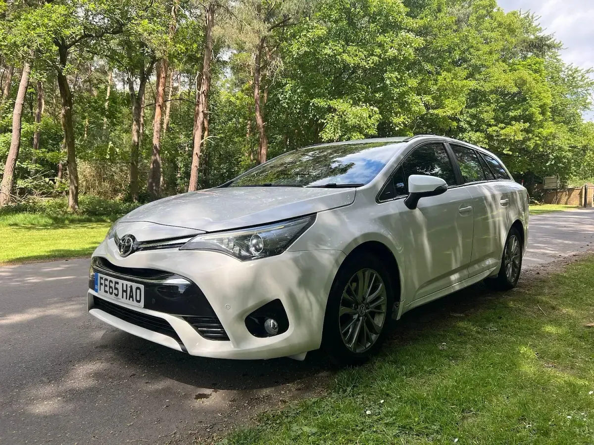 Used Toyota Avensis Business Edition 2015 White Estate