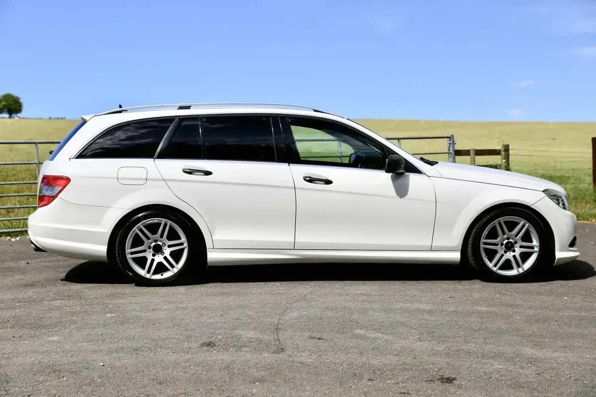Used Mercedes C350 2010 White Estate