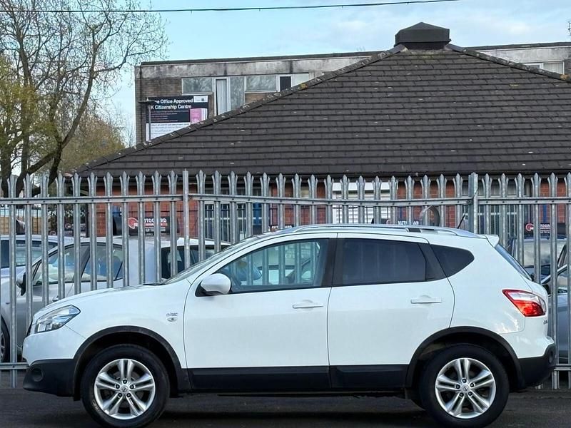 Used Nissan Qashqai N-TEC 2010 White SUV