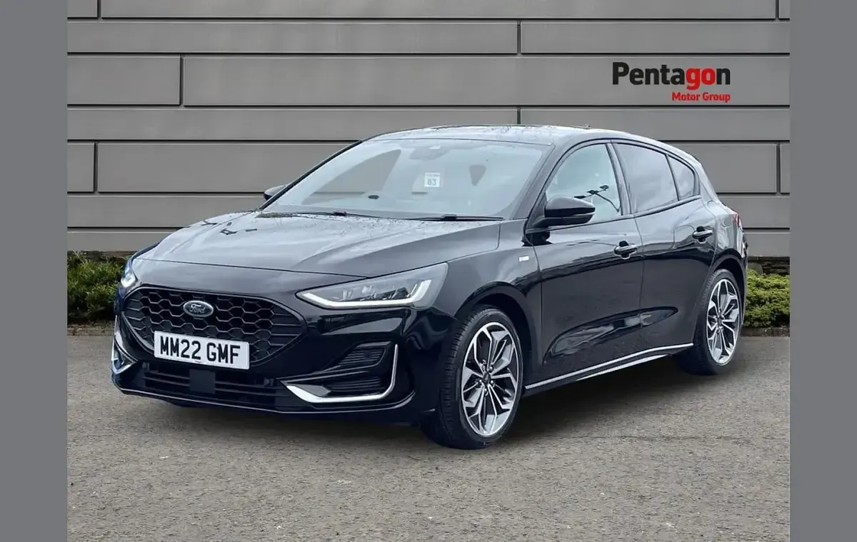 Used Ford Focus ST-Line 155 HP (114 kW) 2022 Agate black premium paint Hatchback