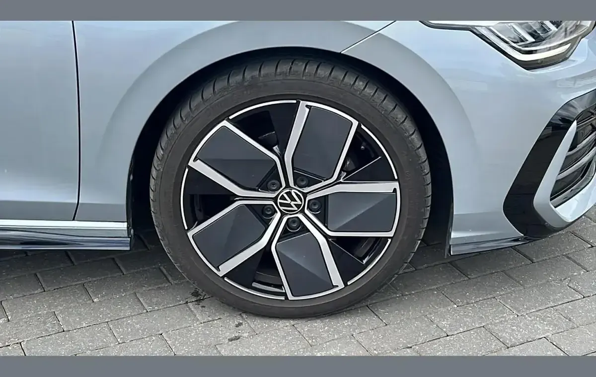 Used VW Golf VIII R-line 147 HP (108 kW) 2025 Silver Hatchback