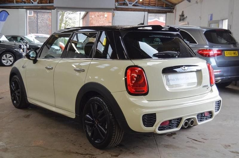 Begagnad Mini Cooper S Hatch 170 HK (125 kW) 2015 Vit Halvkombi