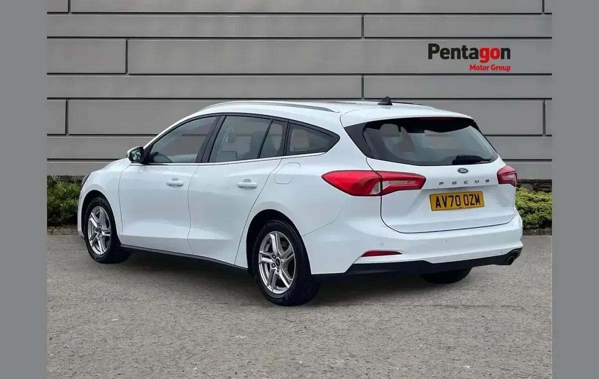 Used Ford Focus Zetec 120 HP (88 kW) 2021 White Estate