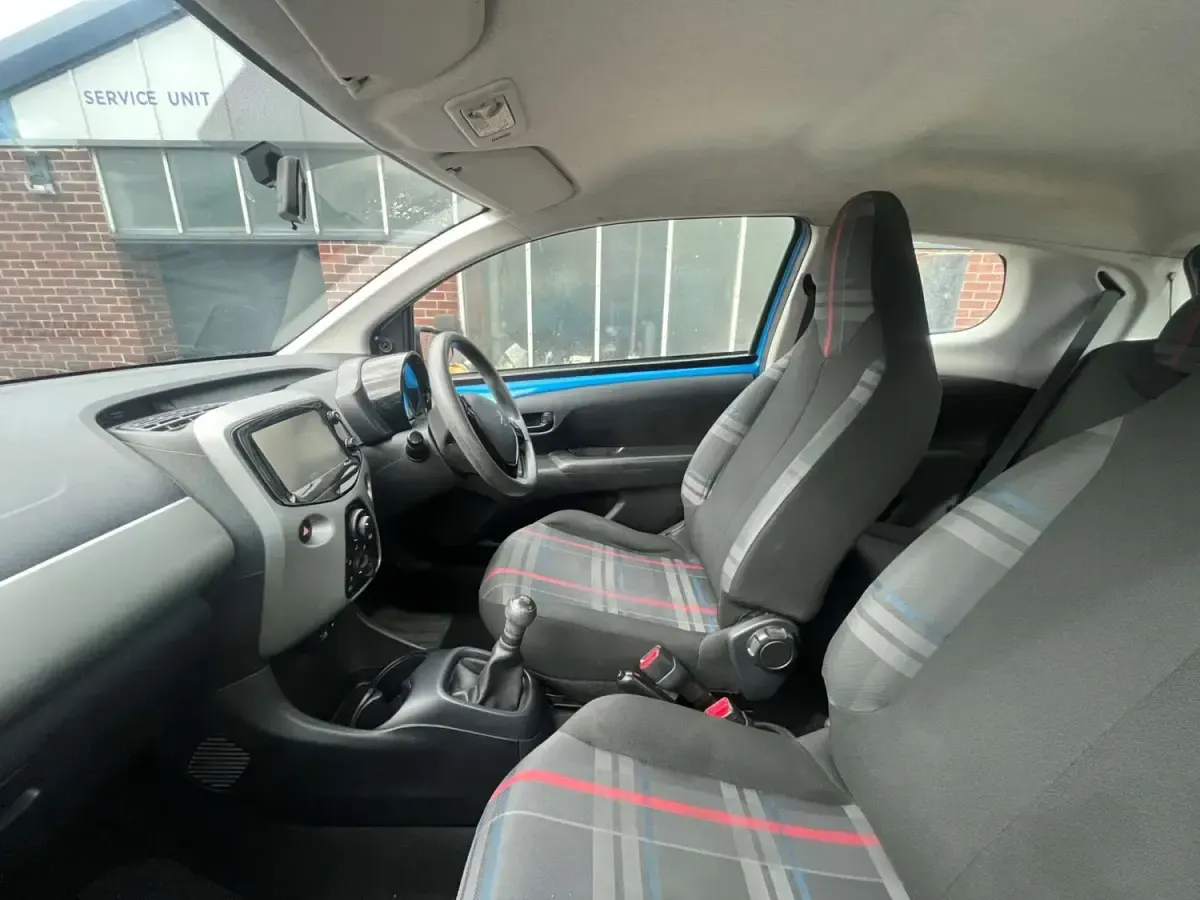 Usado Peugeot 108 Active 2015 Azul Utilitario