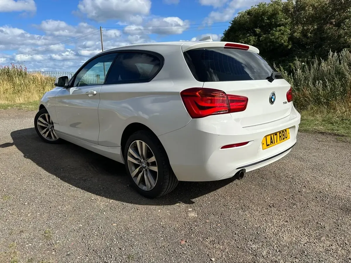 Used BMW 118 Sport Line 150 HP (110 kW) 2017 White Hatchback