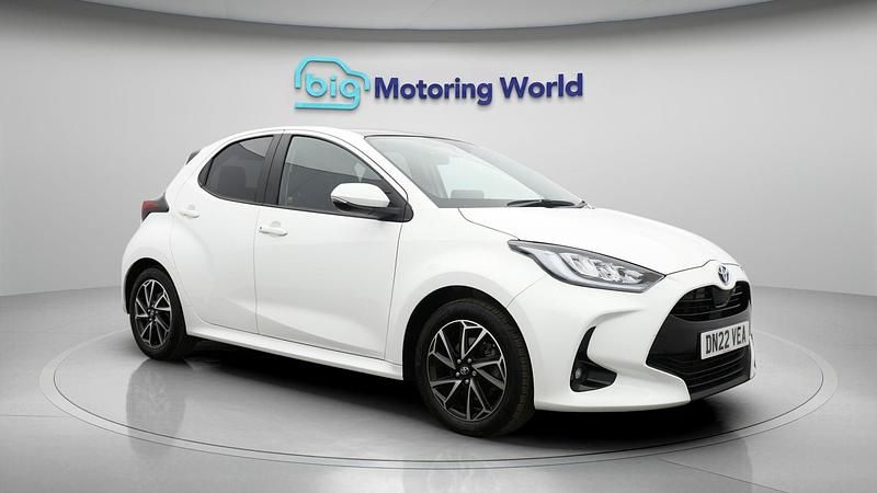 White Used 2022 Toyota Yaris Hybrid Design Hatchback | £16,300 (Fair price) - Image 1/4