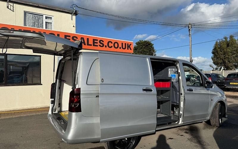Usado Mercedes Vito 102 HP (75 kW) 2019 Van