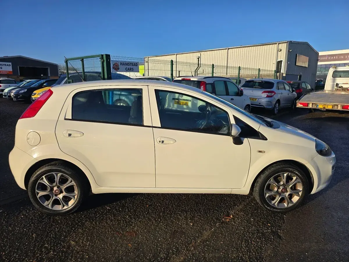 Used Fiat Punto Easy Plus 77 HP (56 kW) 2016 White Hatchback