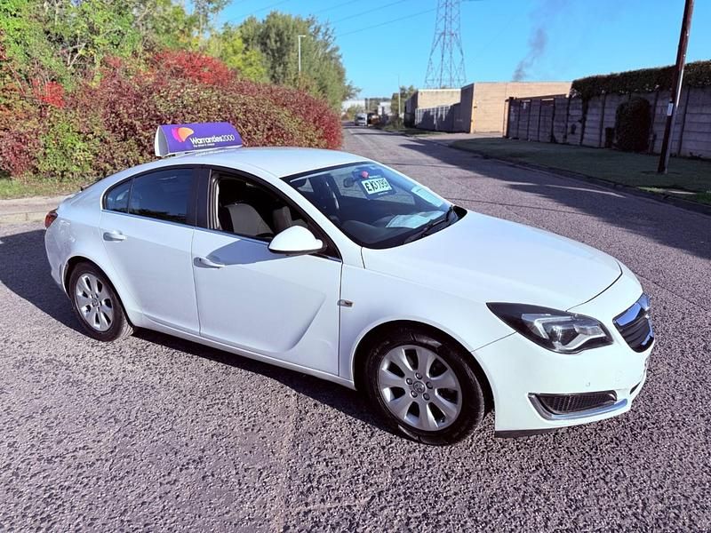 White Used 2018 Vauxhall Insignia Design Edition Hatchback | £3,199 (Super price) - Image 1/4