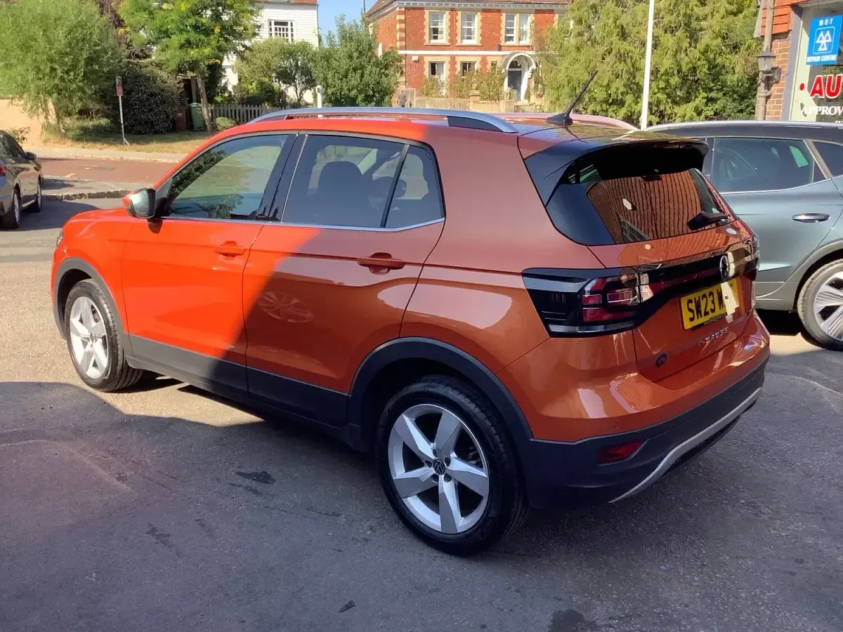 Used VW T-Cross SEL 110 HP (80 kW) 2023 Orange SUV