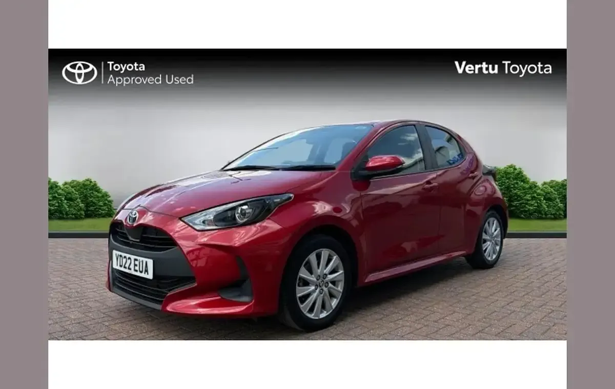 Used Toyota Yaris Hybrid 113 HP (83 kW) 2022 Red Hatchback