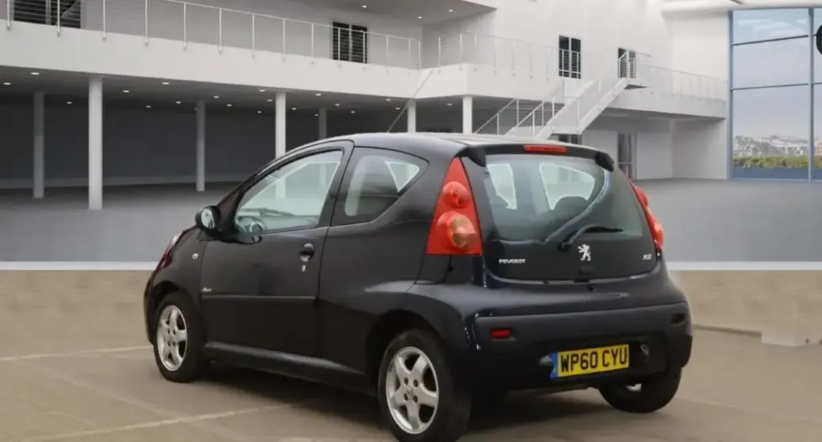 Used Peugeot 107 Allure 68 HP (50 kW) 2011 Black Hatchback