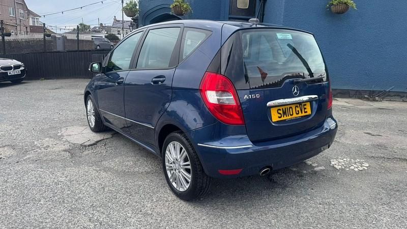 Begagnad Mercedes A160 Elegance 2010 Blå Halvkombi