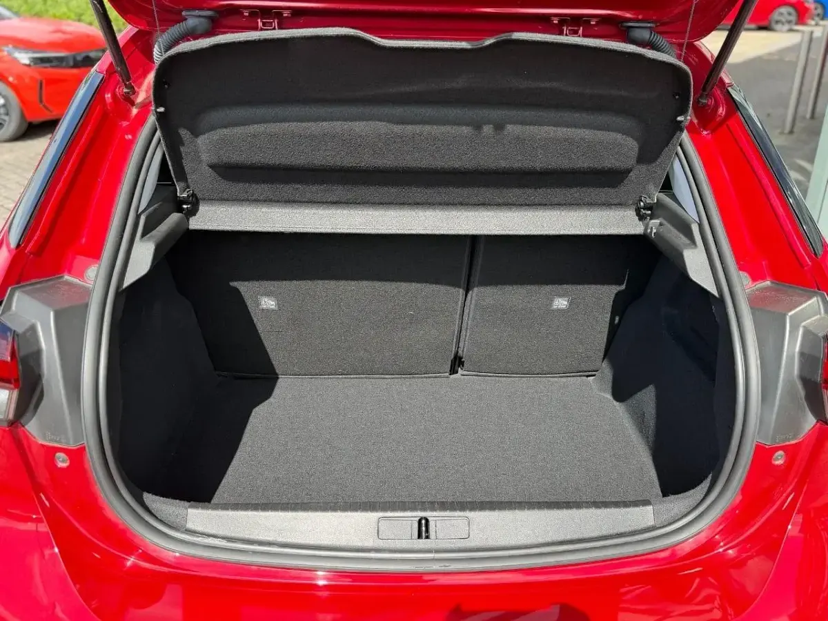 Used Vauxhall Corsa Edition 99 HP (72 kW) 2023 Red Hatchback