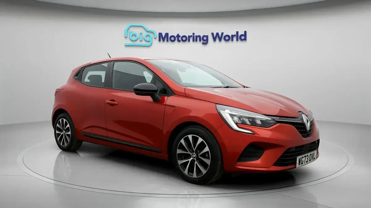 Używany Renault Clio V Evolution 90 KM (66 kW) 2023 Czerwony Hatchback