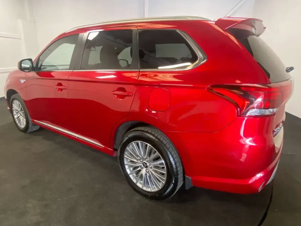 Used Mitsubishi Outlander P-HEV 2020 Red Estate