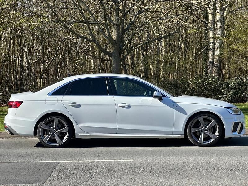 Used Audi A4 S-Line 163 HP (119 kW) 2022 White Sedan